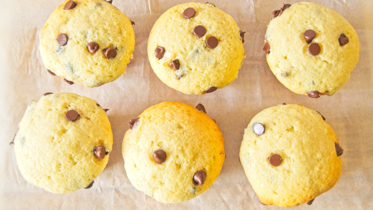 cafe-style-chocolate-chip-muffins