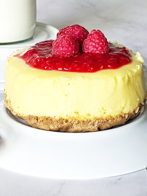 front shot of New York cheesecake recipe without springform pan